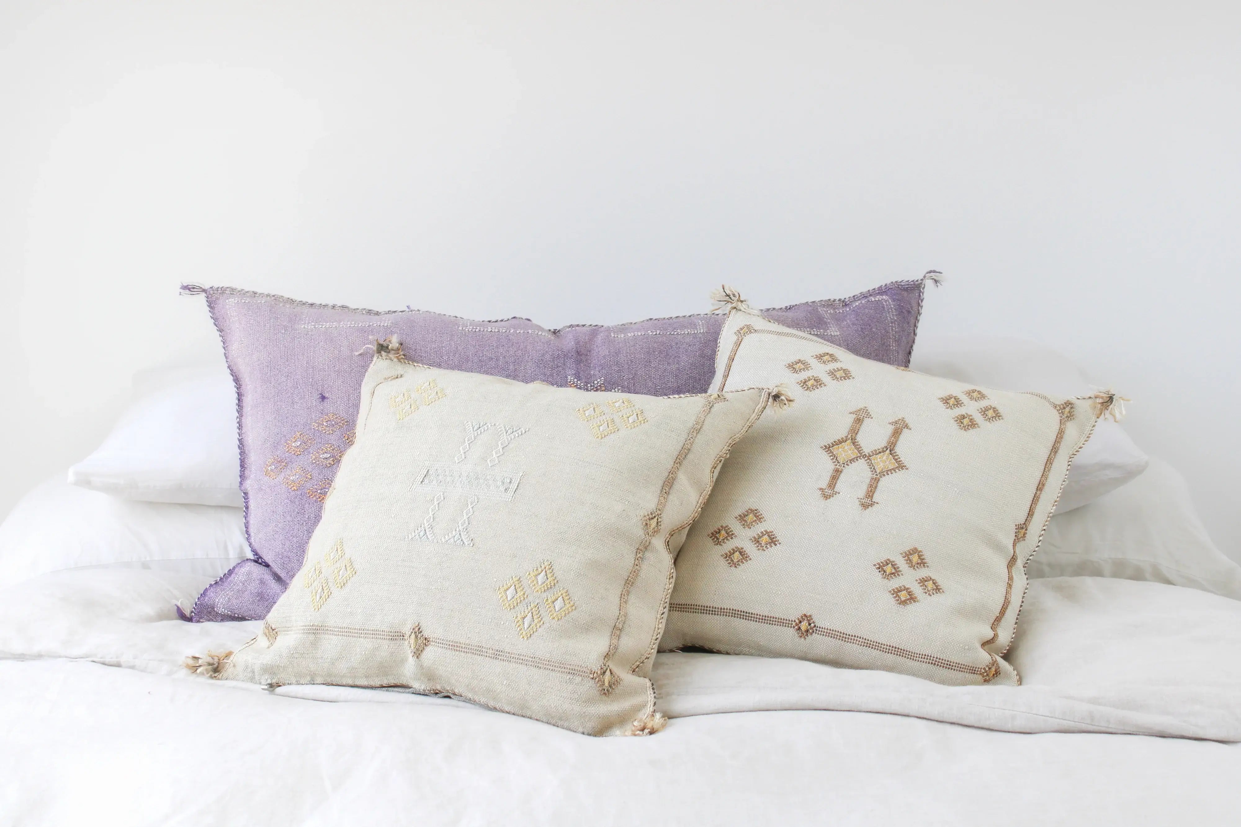 Housse de Coussin Carrée Premium blanc cassé en Soie de Cactus du Maroc
