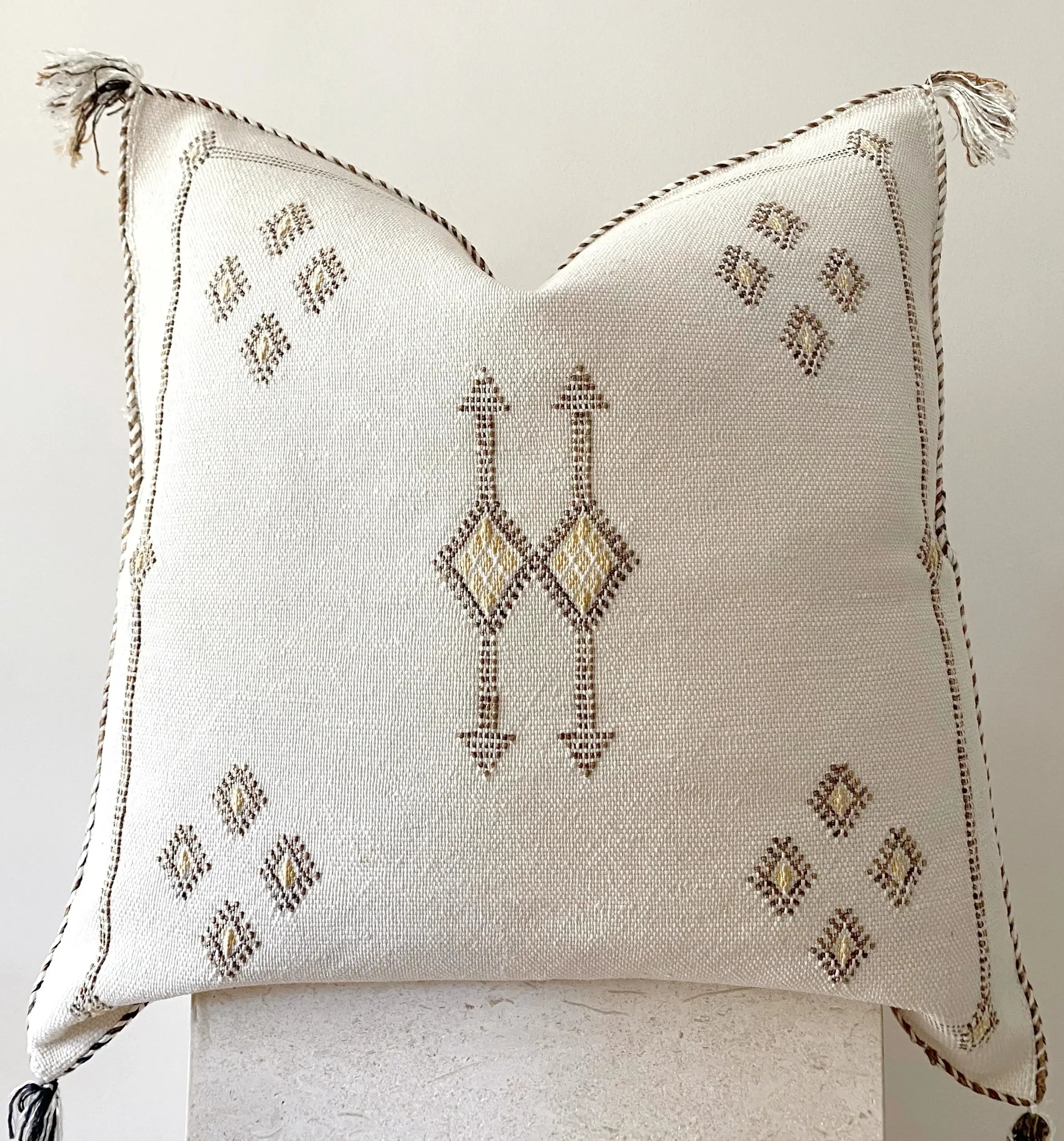 Housse de Coussin Carrée Premium blanc cassé en Soie de Cactus du Maroc
