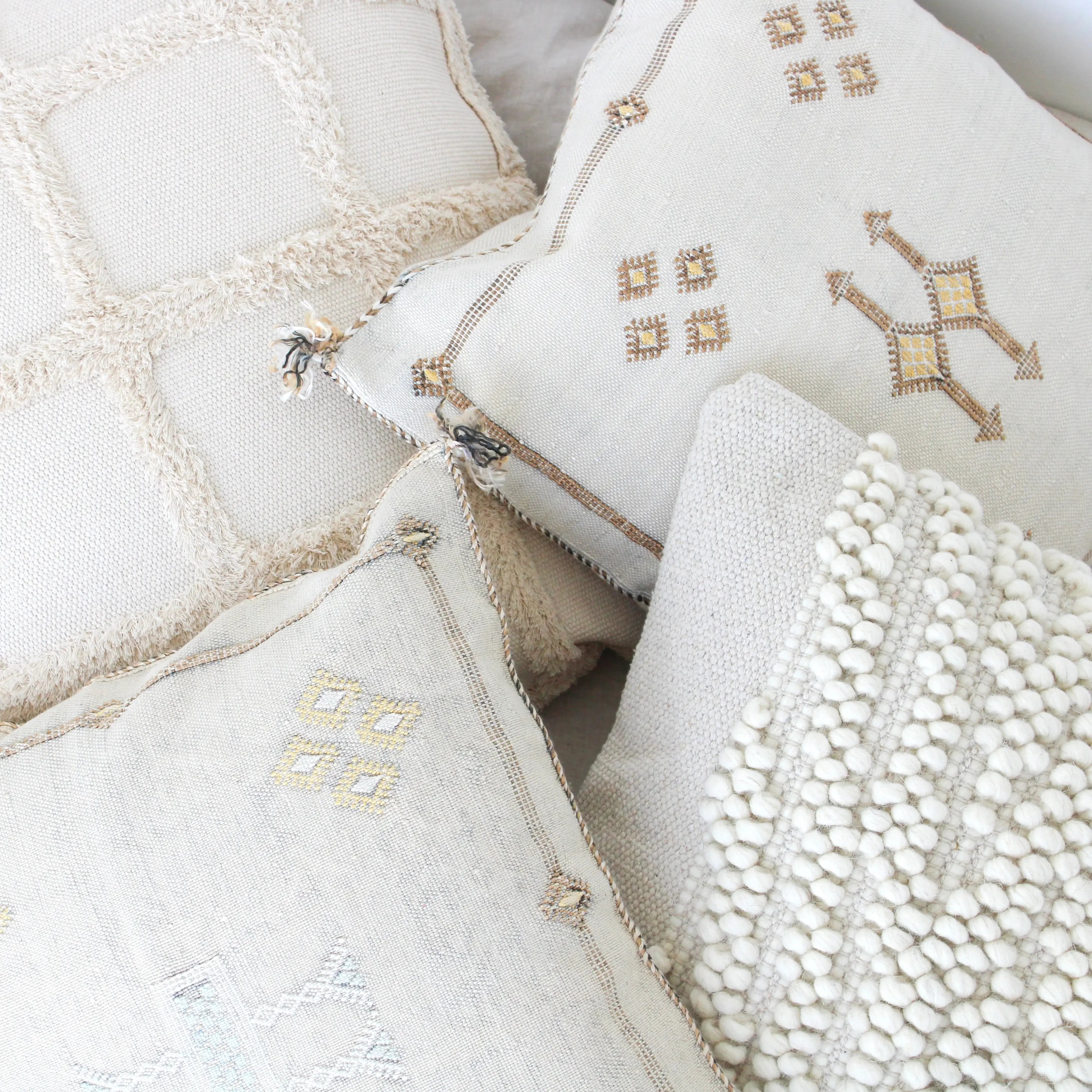 Housse de Coussin Carrée Premium blanc cassé en Soie de Cactus du Maroc