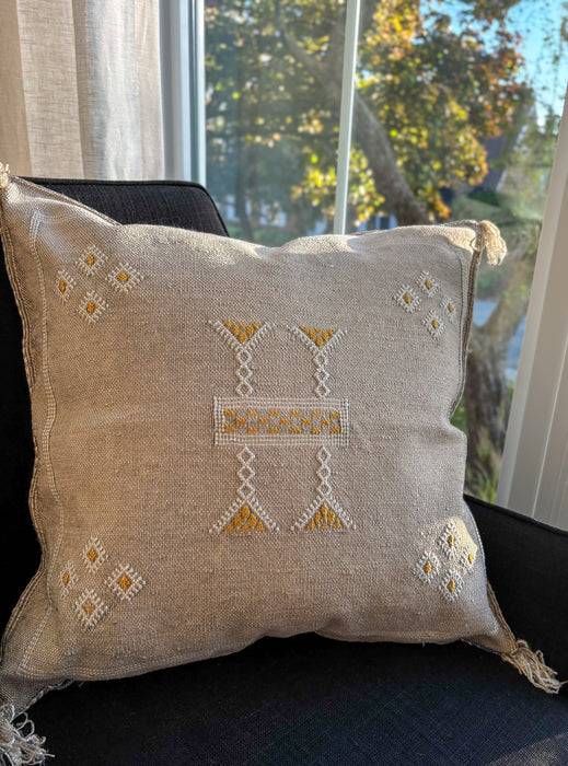 MAROC: Housse de Coussin en Soie de Cactus Carrée Grise Premium