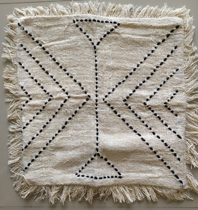 Housse de coussin en coton brodé blanc avec franges 50x50