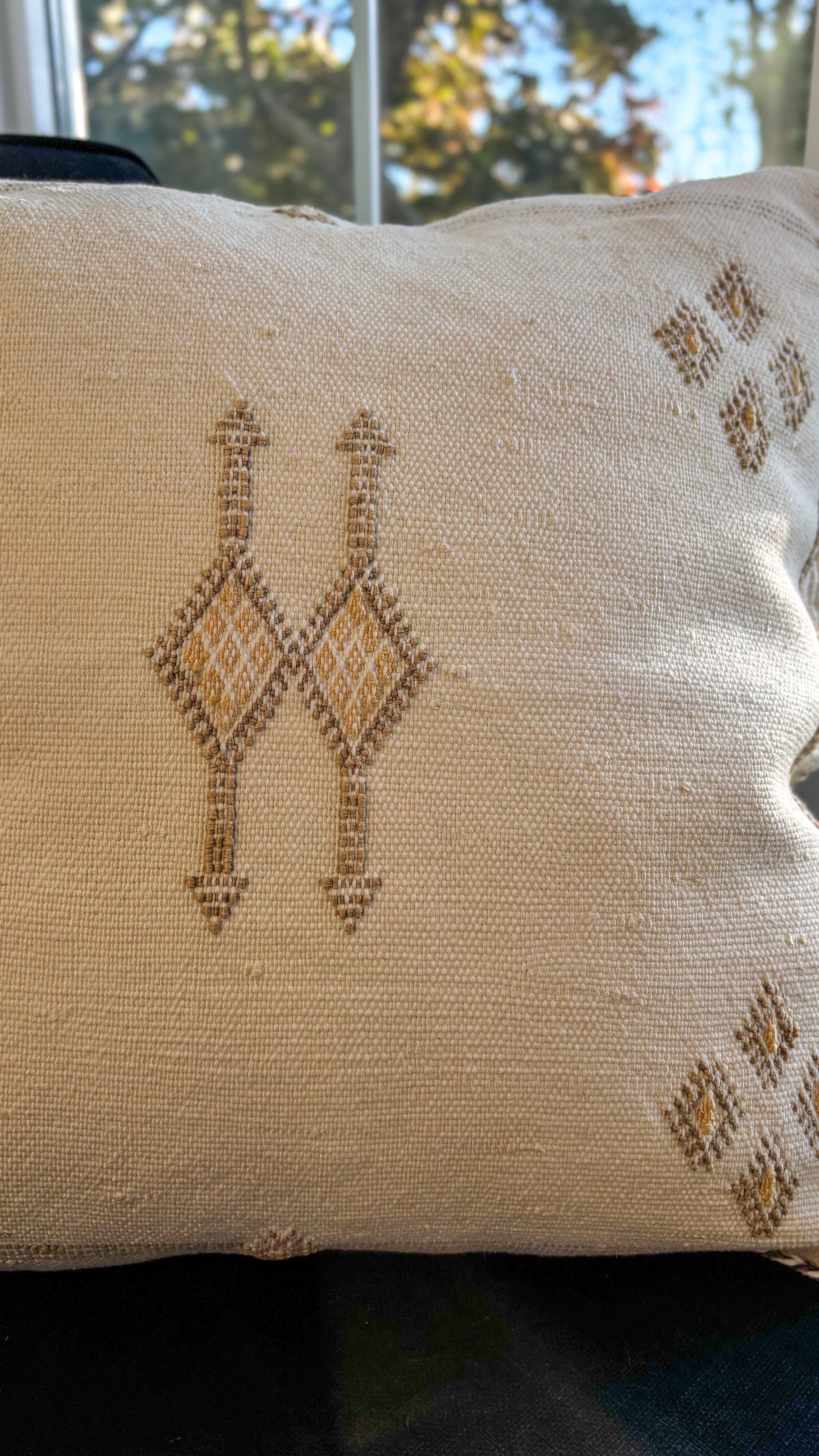 Housse de Coussin Carrée Premium blanc cassé en Soie de Cactus du Maroc