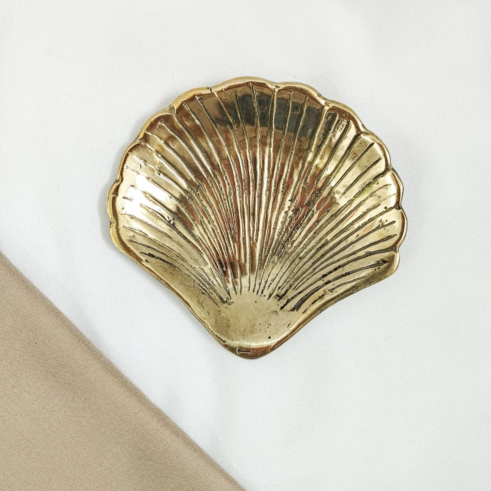 Plateau à bijoux en laiton coquillage