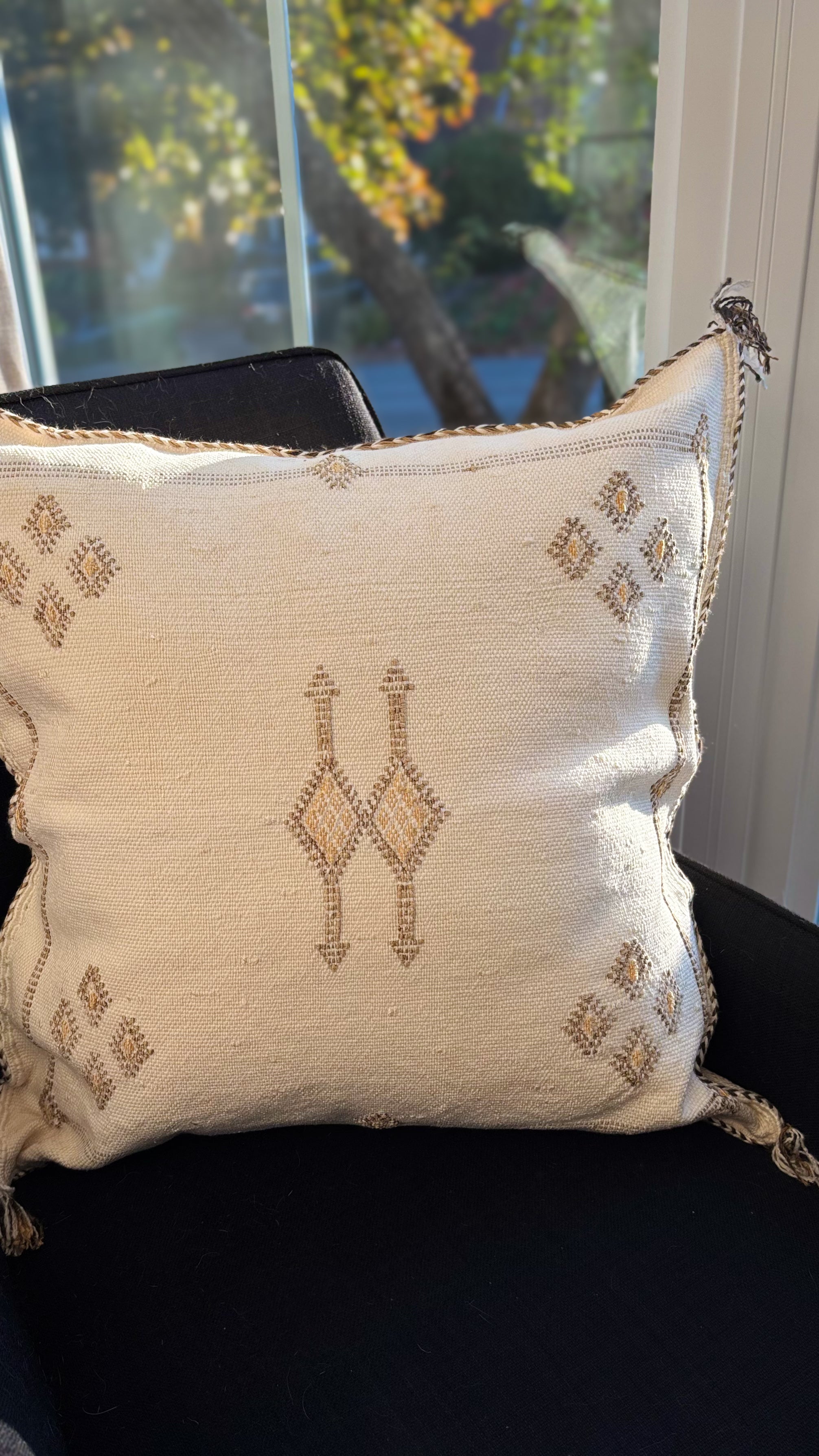 Housse de Coussin Carrée Premium blanc cassé en Soie de Cactus du Maroc