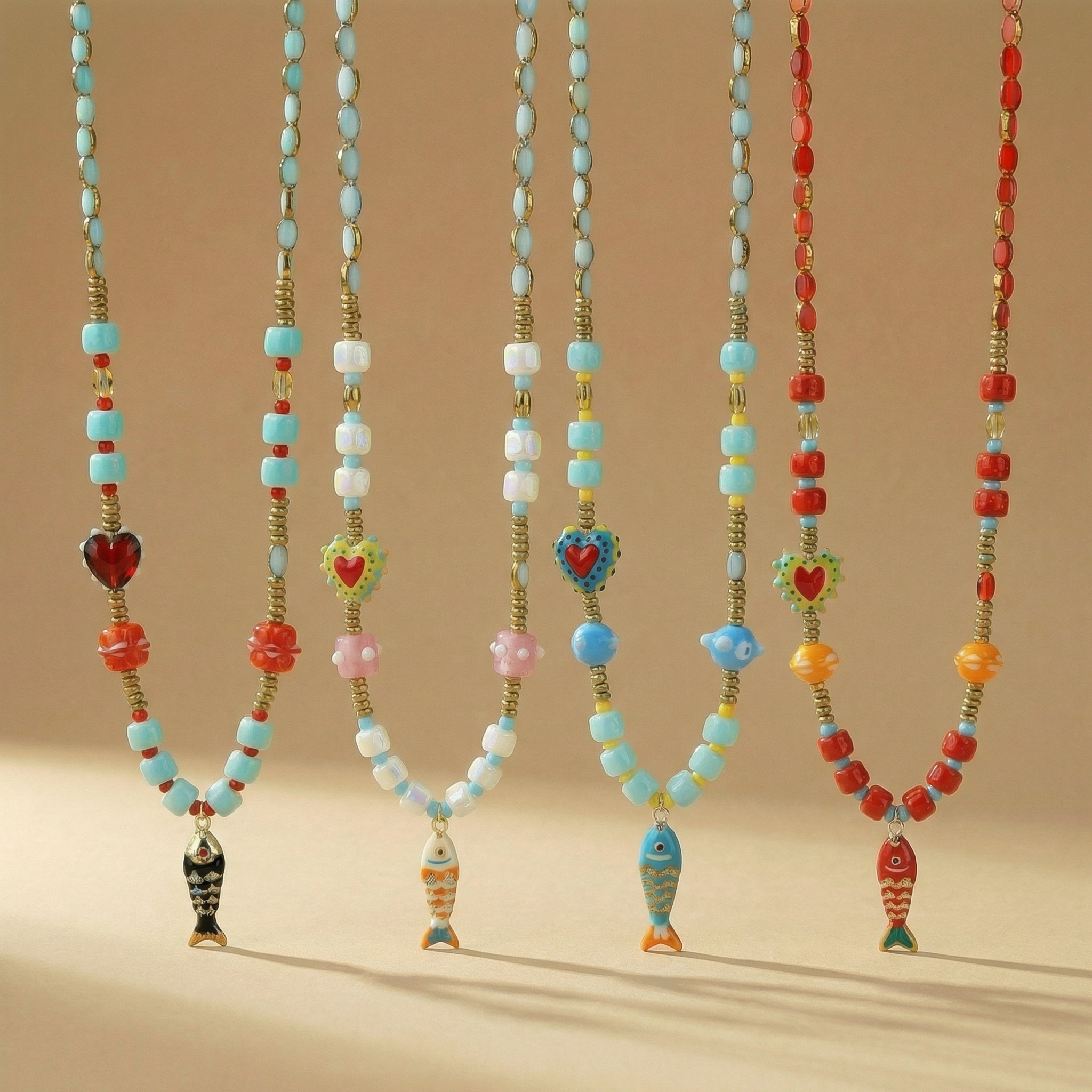 Collier avec pendentif poisson coloré en perles - de Grèce