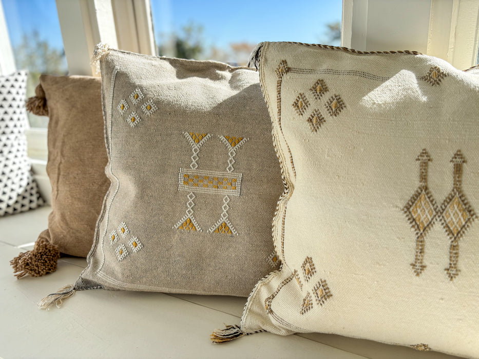 MAROC: Housse de Coussin en Soie de Cactus Carrée Grise Premium