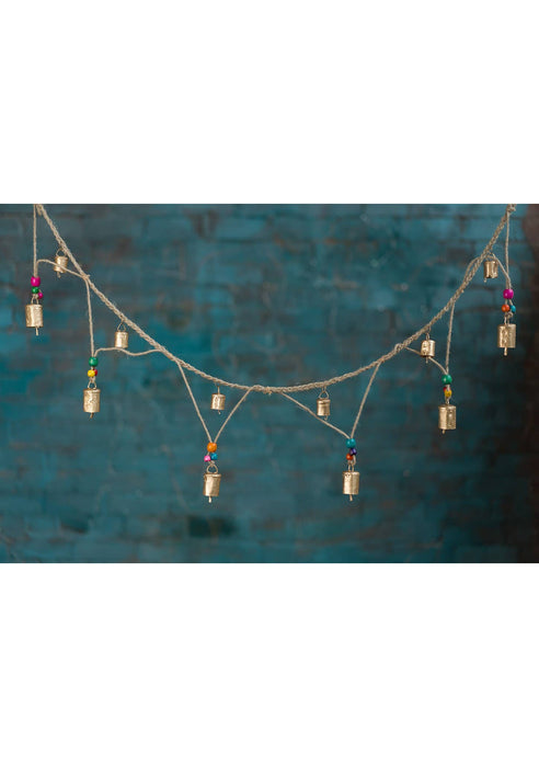 INDE: Guirlande en jute avec clochettes et perles