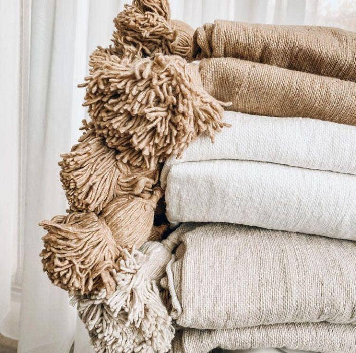 MAROC: Couverture à pompons marocaine de qualité supérieure faite main à carreaux et pompons