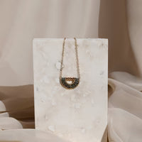 Collier Olakira demi-lune – GRAPHITE BRILLANT