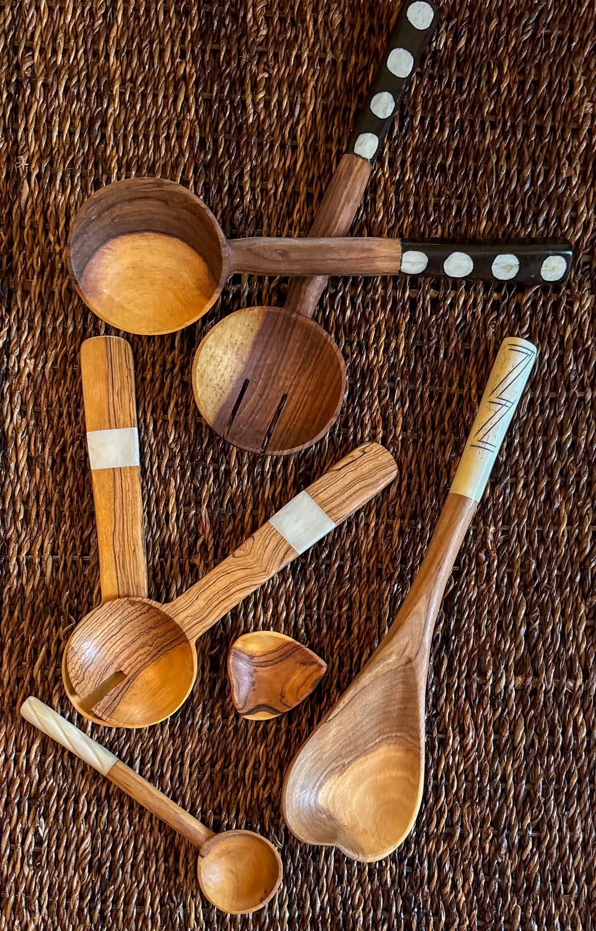 Cuillère à café africaine en bois d'olive sauvage avec poignée en spirale