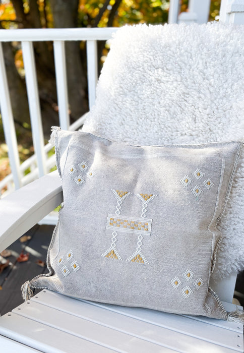 MAROC: Housse de Coussin en Soie de Cactus Carrée Grise Premium