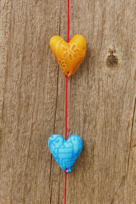 INDE: Guirlande de sari recyclée - Cœurs