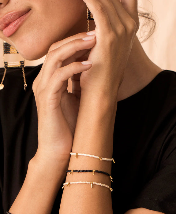 Bracelet simple blanc cassée à 5 gouttes or de Tanzanie