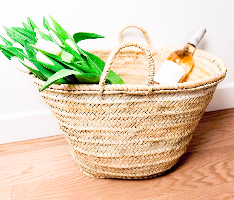 Panier marocain en paille tressée.