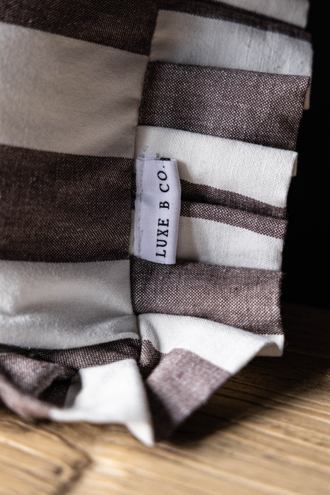 Housse de Coussin Lombaire à Volants Rayure Épaisse Marron