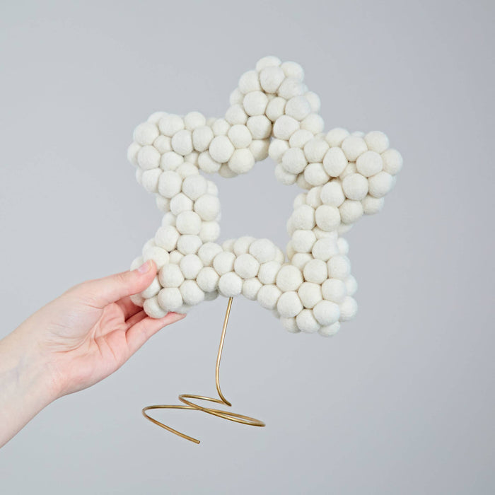 Cagoule en feutre naturel en forme d'étoile